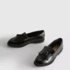 Loafers i bred passform med lackad yta