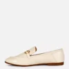 Loafers i konstläder med snabbitsdetaljer