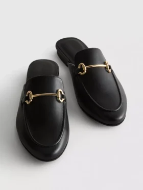 Loafers i konstläder med snabbitsspännen