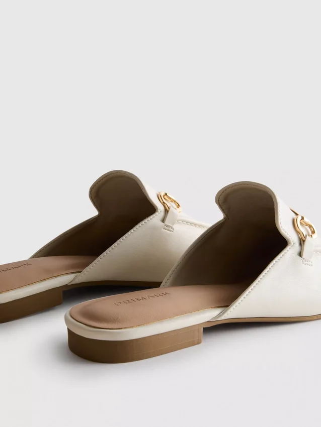 Loafers i konstläder med snabbitsspännen