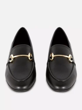 Loafers i konstläder med spänne