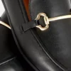 Loafers i konstläder med spänne