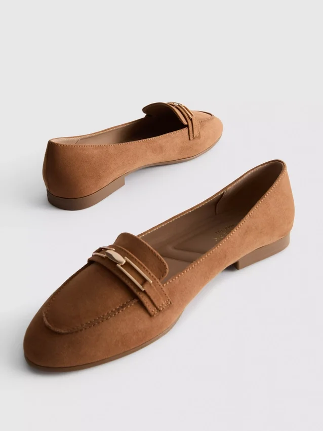 Loafers med bred passform och låg vrist