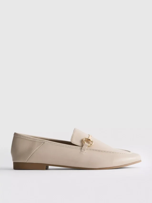 Loafers med snaffle-detalj