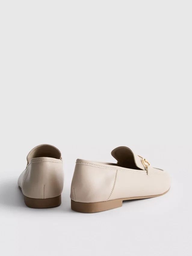 Loafers med snaffle-detalj