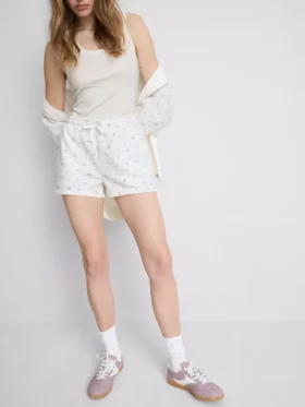 Lösa shorts i bomullsrikt material med blommönster