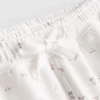 Lösa shorts i bomullsrikt material med blommönster