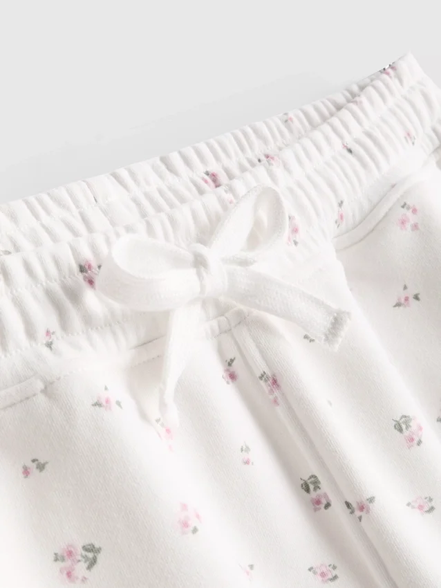 Lösa shorts i bomullsrikt material med blommönster