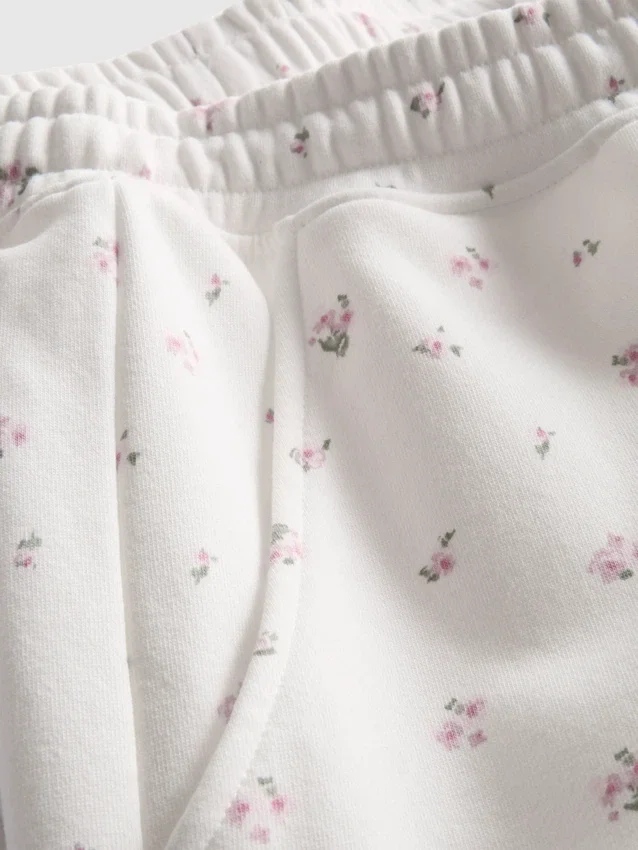 Lösa shorts i bomullsrikt material med blommönster