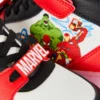Marvel-sneakers med lysande detaljer och högt skaft
