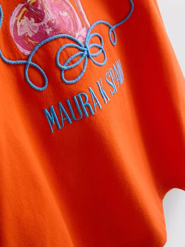 Maura K Spanien – avslappnad T-shirt med tryck