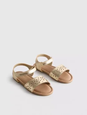 Metalliska laserskurna sandaler