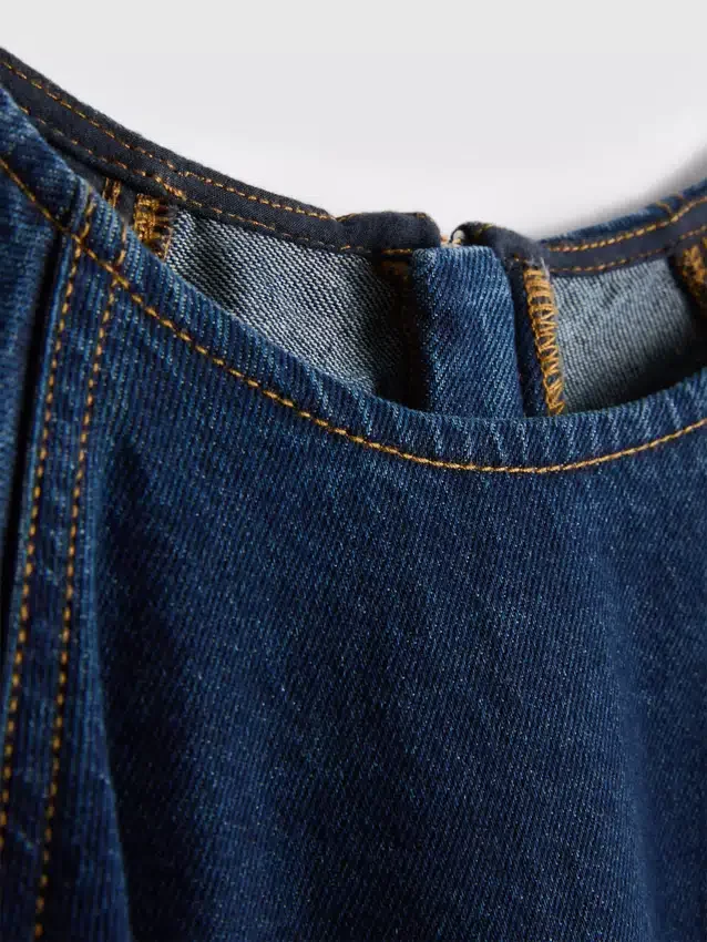 Miniklänning i bomullsdenim med puffärmar