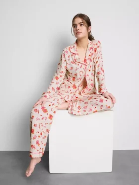 Mönstrad pyjamasar i boyfriend-stil