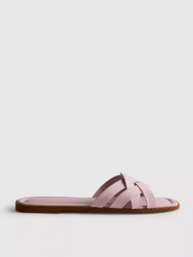 Mules med flätade remmar