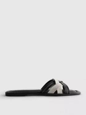 Mules med flätade remmar