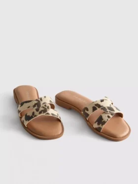 Mulesandaler med korsade remmar