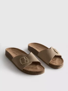 Mulesandaler med spänne