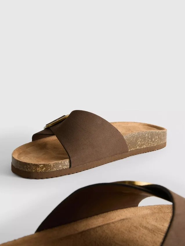 Mulesandaler med spänne