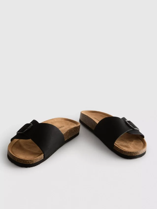 Mulesandaler med spänne