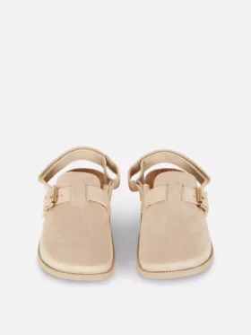 Mulesandaler med täckt tå