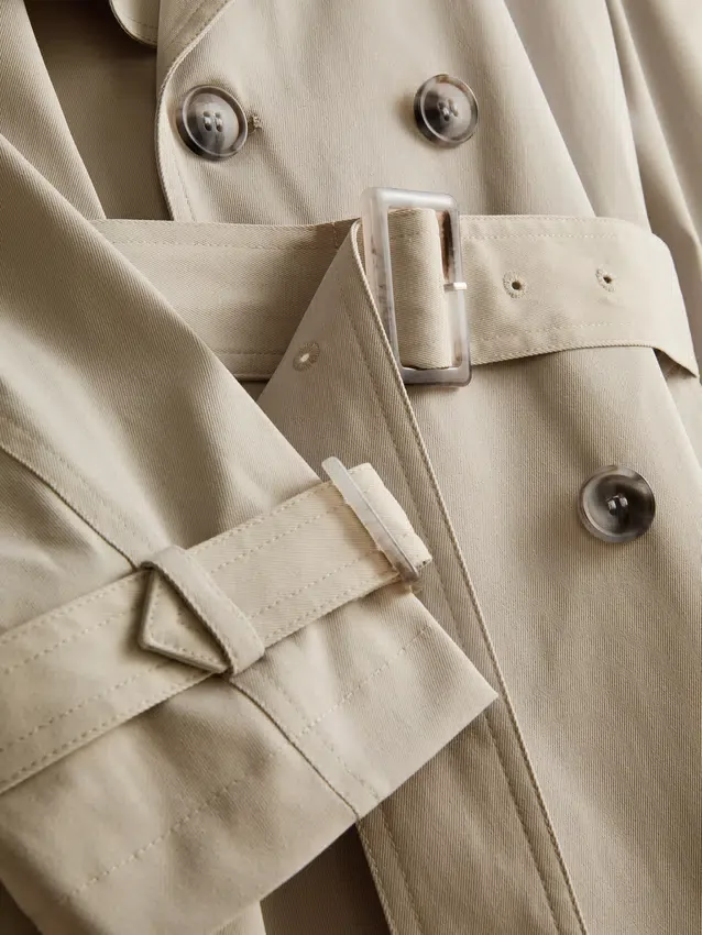 Oumbärlig trenchcoat med bälte