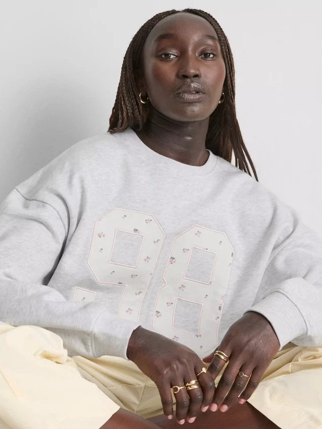 Oversized-tröja i 98 med småblommigt mönster