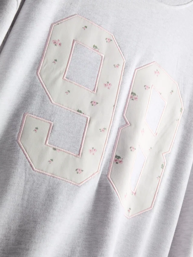 Oversized-tröja i 98 med småblommigt mönster