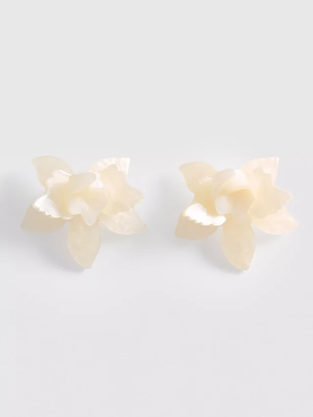 Paula Echevarría 3D-örhängen med blommotiv