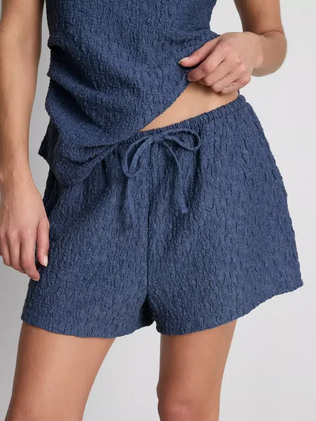 Paula Echevarría avslappnade skrynkliga shorts