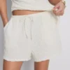 Paula Echevarría avslappnade skrynkliga shorts