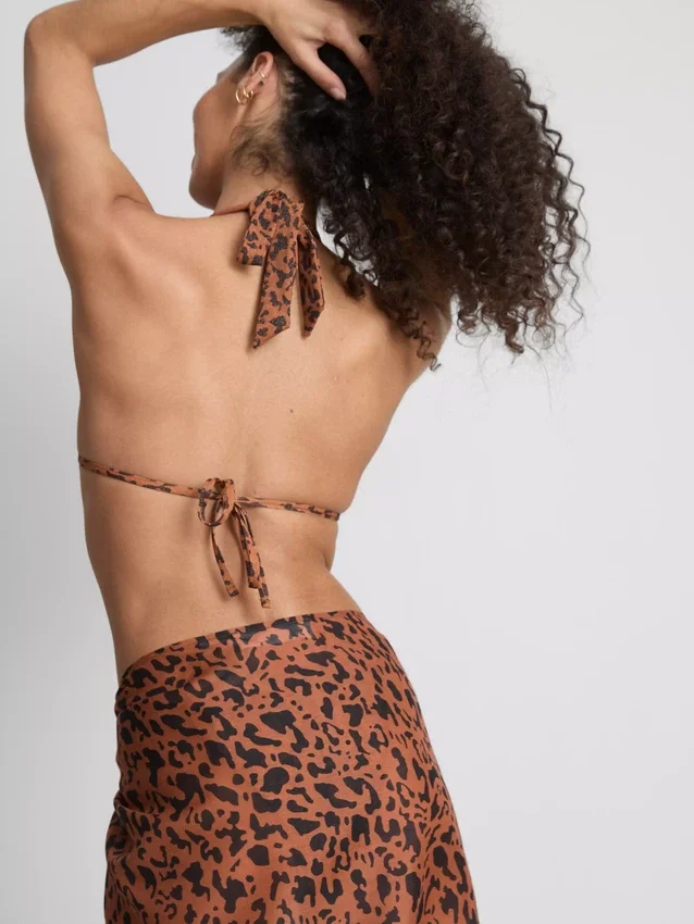 Paula Echevarría bikiniöverdel med leopardmönster och halterneck