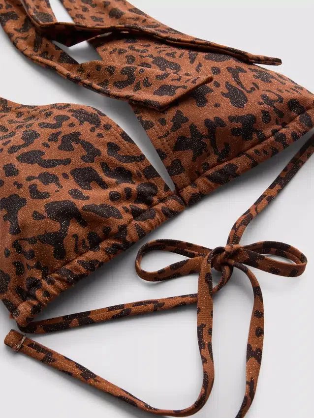 Paula Echevarría bikiniöverdel med leopardmönster och halterneck