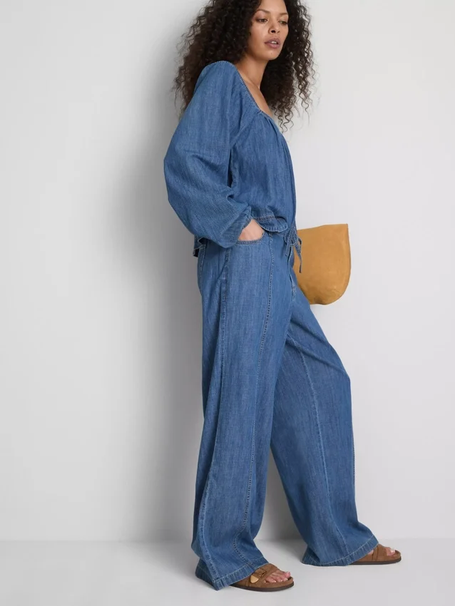 Paula Echevarría – byxor med vida ben i bomullsrik denim
