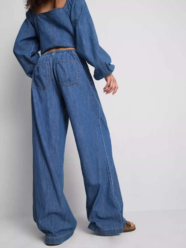 Paula Echevarría – byxor med vida ben i bomullsrik denim