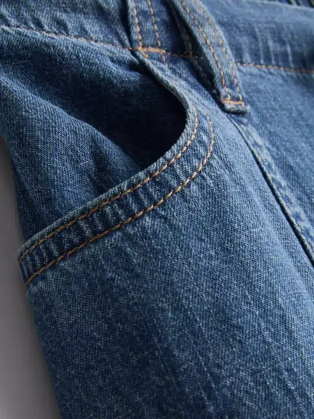 Paula Echevarría – byxor med vida ben i bomullsrik denim