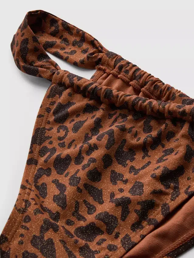 Paula Echevarría leopardmönstrade glittrande bikinitrosor