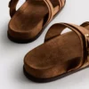 Paula Echevarría sandaler med dubbla remmar och spänne