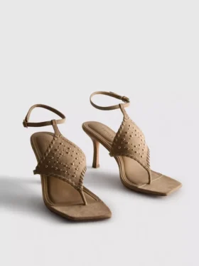 Paula Echevarría sandaler med nitar