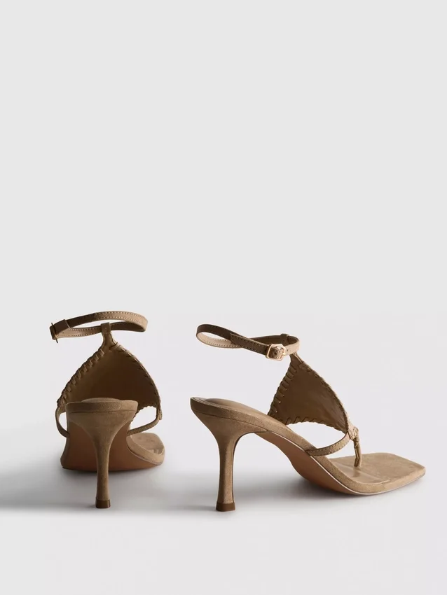 Paula Echevarría sandaler med nitar
