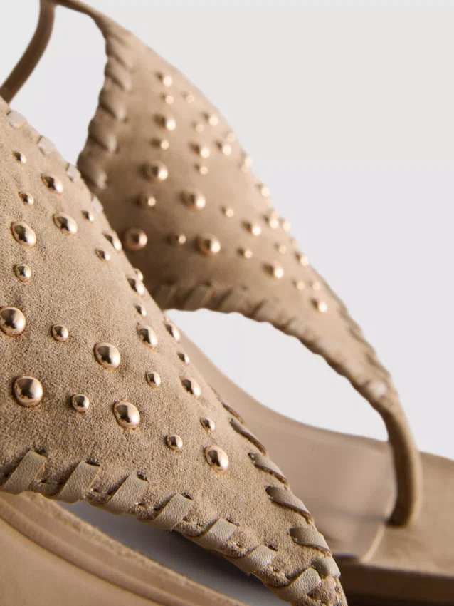 Paula Echevarría sandaler med nitar