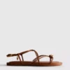 Paula Echevarría sandaler med remmar och charm