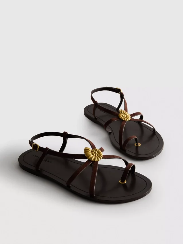 Paula Echevarría sandaler med remmar och sjöstjärnor