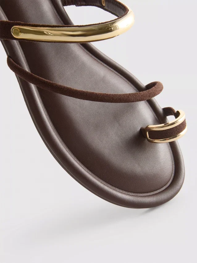 Paula Echevarría sandaler med tårem