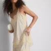 Paula Echevarría, satin-cami-top med spetskant