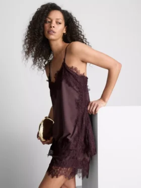Paula Echevarría, satin-cami-top med spetskant