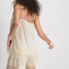 Paula Echevarría, satin-cami-top med spetskant