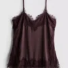 Paula Echevarría, satin-cami-top med spetskant