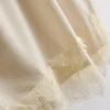Paula Echevarría, satin-cami-top med spetskant