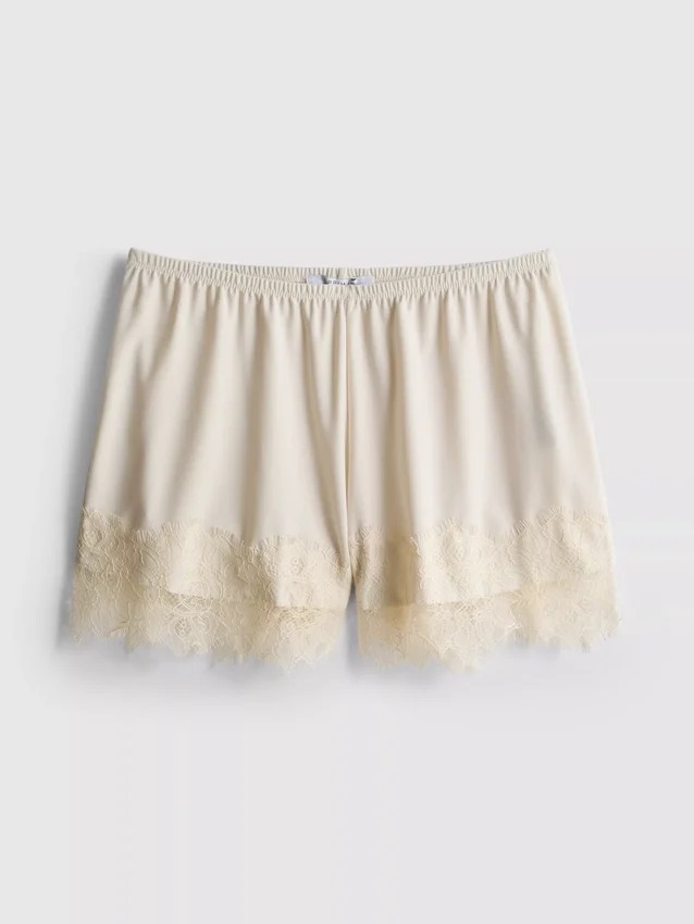 Paula Echevarría shorts med spetskant